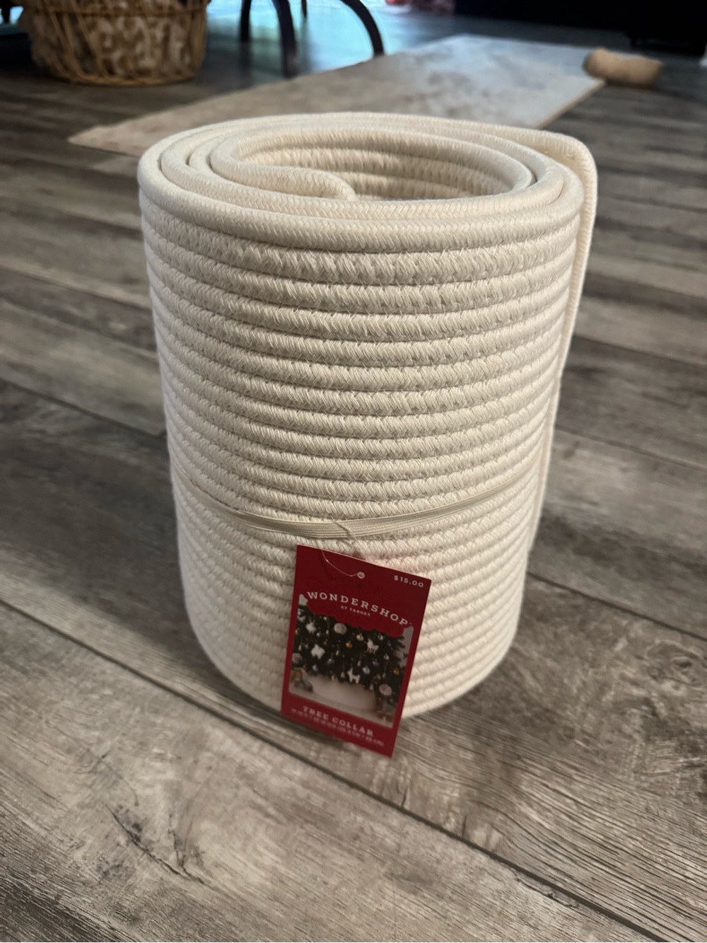 Ivory roll up tree collar